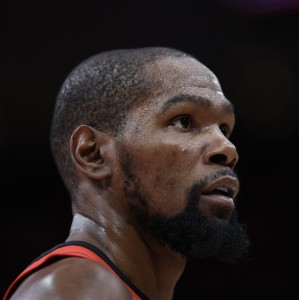 欧冠官网app下载-不应该啊！杜兰特三分犯规送哈里斯三罚机会 后者3罚2中