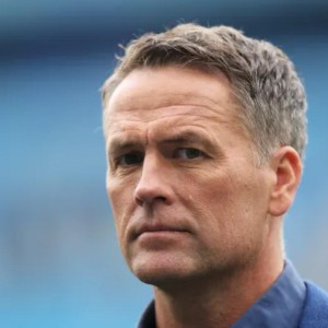 欧冠官方客户端安装-欧文：我实在没法喜欢凯尔凯兹，他踢球看上去紧张得不行