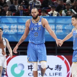 欧冠官方客户端安装-北京新援麦基组超级球队：保罗+布克+汤普森+詹姆斯+库里中锋